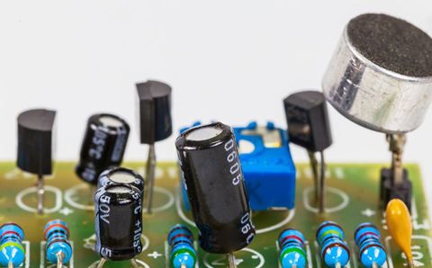 無功補償電容器漏油，可以繼續(xù)使用嗎？
